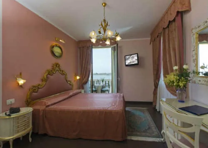 Отель Viktoria Palace 4*